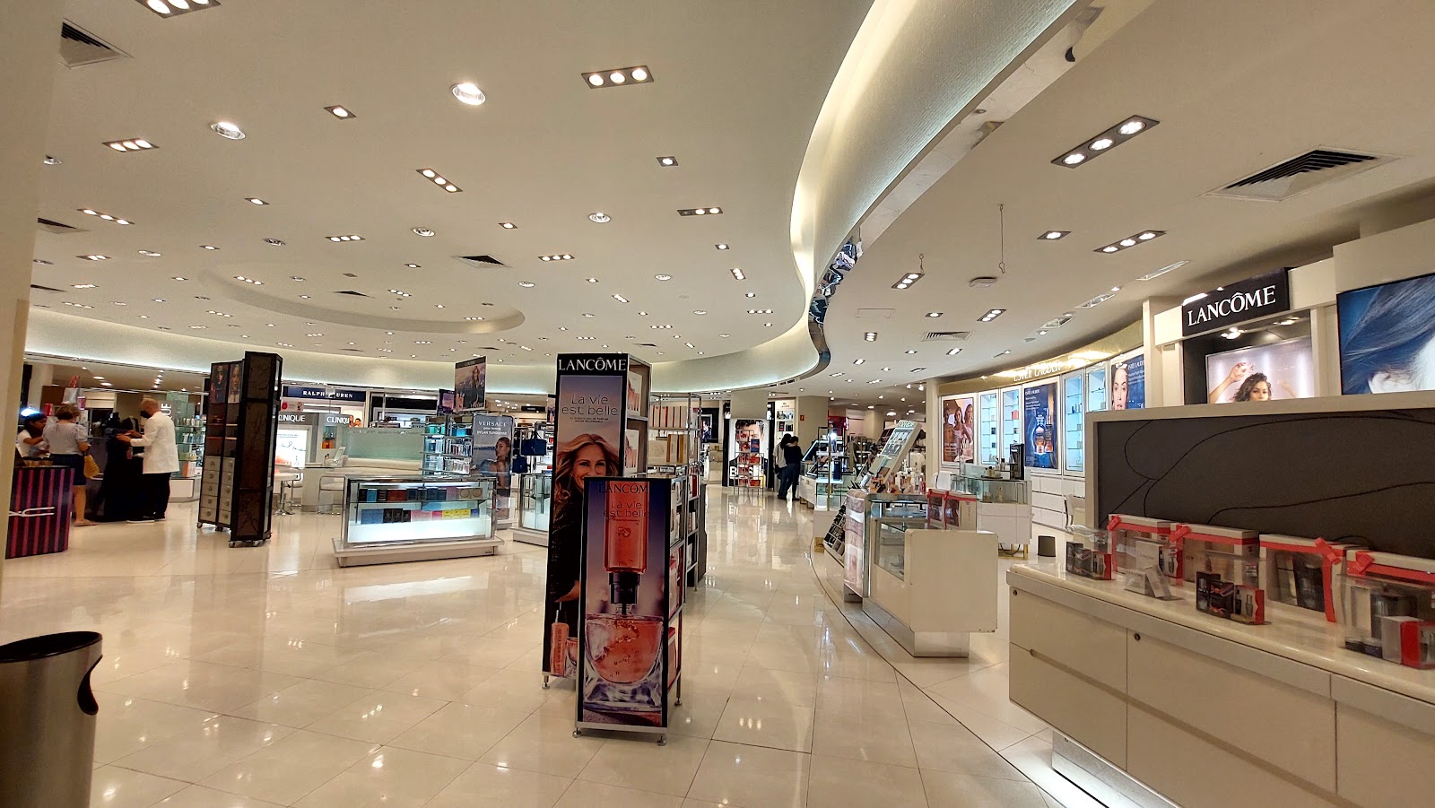 fanout-photo-1770412790891-2 fanout-photo-1770412790891-2